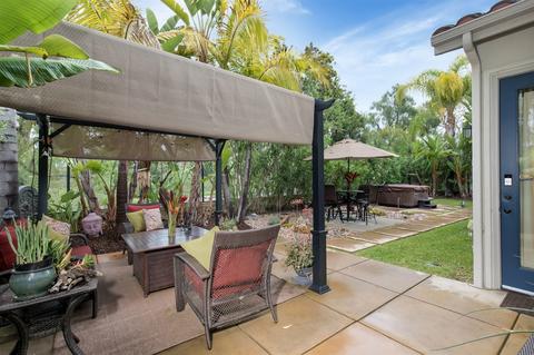 2876 Vista Acedera, Carlsbad, CA 92009 photo 2