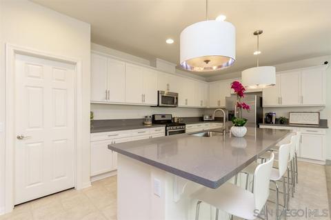 30086 Redding, Murrieta, CA 92563 photo 2