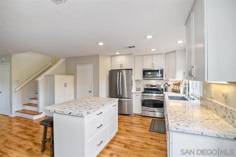 268 Apple Gln, Escondido, CA 92025 photo 4