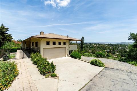 2666 Circle Dr, Escondido, CA 92029 photo 2