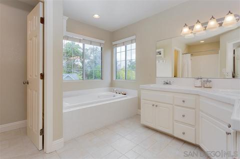 844 Hampton Ct, Vista, CA 92081 photo 16