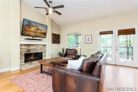 844 Hampton Ct, Vista, CA 92081 photo 2