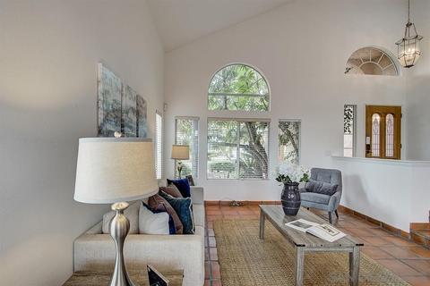 1676 Olympus Loop Dr, Vista, CA 92081 photo 4