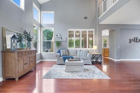 6695 Corte Eduardo, Carlsbad, CA 92009 photo 2