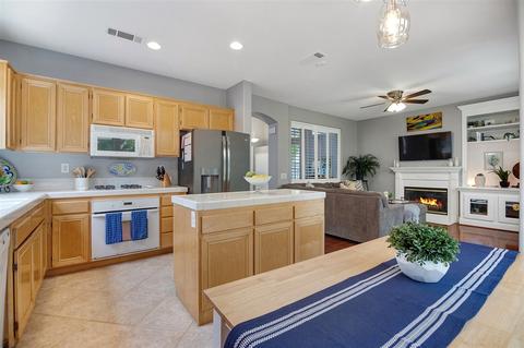 6695 Corte Eduardo, Carlsbad, CA 92009 photo 5