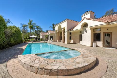 630 Rolling Hills Rd, Vista, CA 92081 photo 1