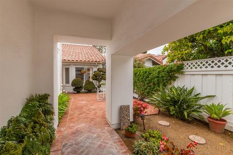 4673 Barcelona Way, Oceanside, CA 92056 photo 2