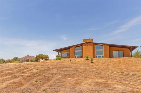 411 S Yucca Rd, Fallbrook, CA 92028 photo 2