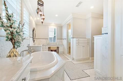7574 Circulo Sequoia, Carlsbad, CA 92009 photo 22