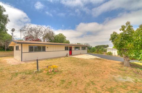 360 W W Clemmens Ln, Fallbrook, CA 92028 photo 1