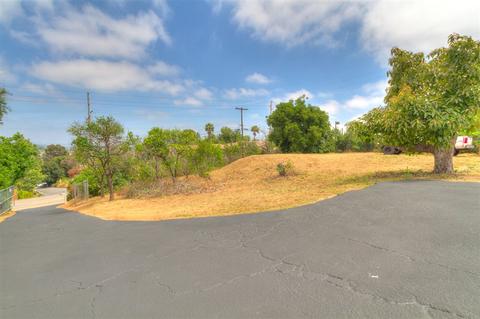 360 W W Clemmens Ln, Fallbrook, CA 92028 photo 4
