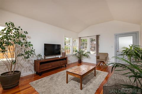 215 N Rios, Solana Beach, CA 92075 photo 2