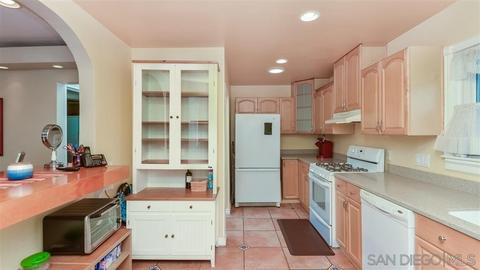 8015 Michelle Dr, La Mesa, CA 91942 photo 7