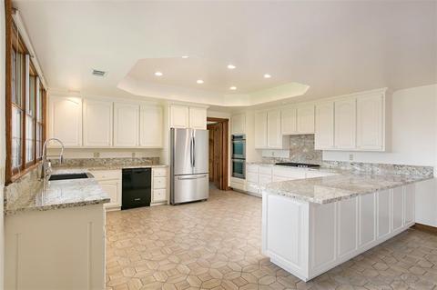 1204 Sugarbush Dr, Vista, CA 92084 photo 9