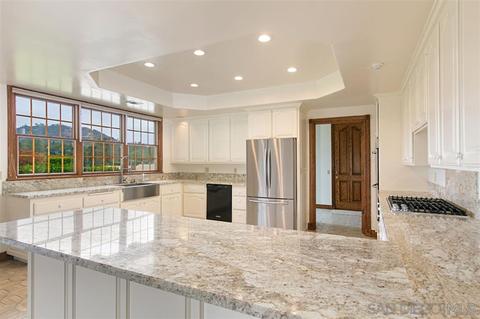 1204 Sugarbush Dr, Vista, CA 92084 photo 10