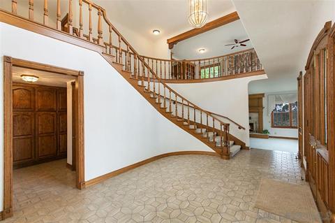 1204 Sugarbush Dr, Vista, CA 92084 photo 4