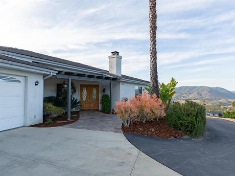 1055 N Stage Coach Ln, Fallbrook, CA 92028 photo 3