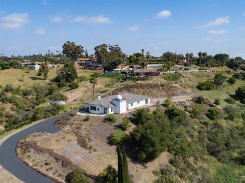 1055 N Stage Coach Ln, Fallbrook, CA 92028 photo 2
