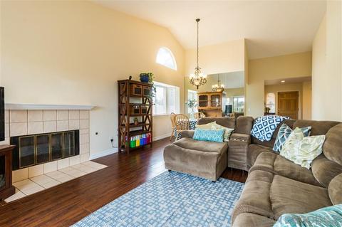 1994 Stonecrest Ct, Vista, CA 92081 photo 11