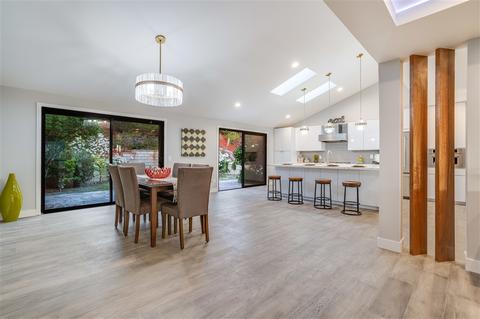 7683 Caminito Coromandel, La Jolla, CA 92037 photo 4