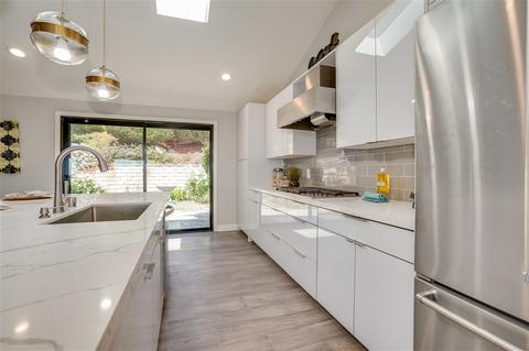 7683 Caminito Coromandel, La Jolla, CA 92037 photo 9