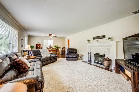 10238 Meadow Glen Way E, Escondido, CA 92026 photo 4