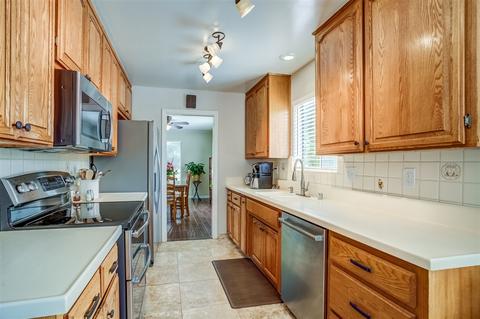 10238 Meadow Glen Way E, Escondido, CA 92026 photo 9