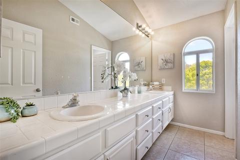 1574 Corte De Mija, Oceanside, CA 92056 photo 18