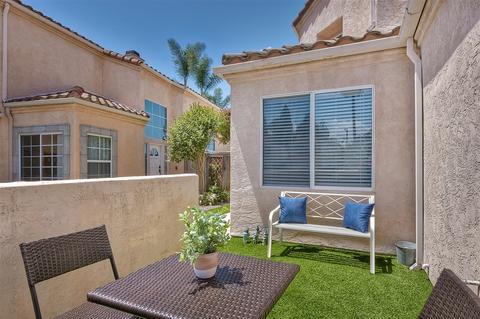 1574 Corte De Mija, Oceanside, CA 92056 photo 2
