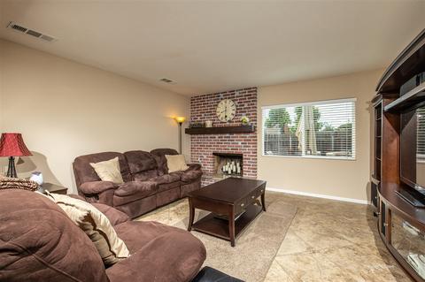 693 Jonathon Pl, Escondido, CA 92027 photo 4