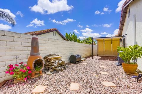 273 Sorrel Tree Pl, Oceanside, CA 92057 photo 2