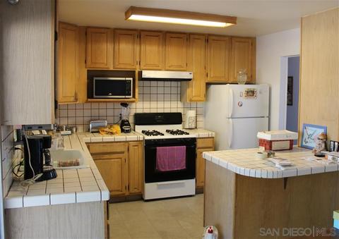 236 E Oneida St, Chula Vista, CA 91911 photo 2