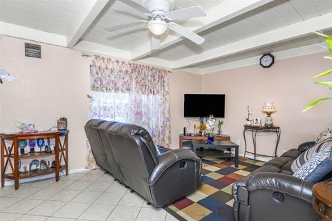 915 Lemon Ave, Vista, CA 92084 photo 4