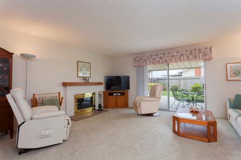 2725 Thunder Dr, Oceanside, CA 92056 photo 9