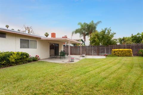 2725 Thunder Dr, Oceanside, CA 92056 photo 2