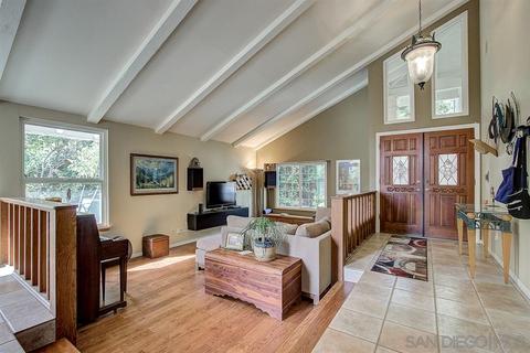 115 Alta Mesa Dr, Vista, CA 92084 photo 2