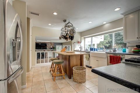 115 Alta Mesa Dr, Vista, CA 92084 photo 6