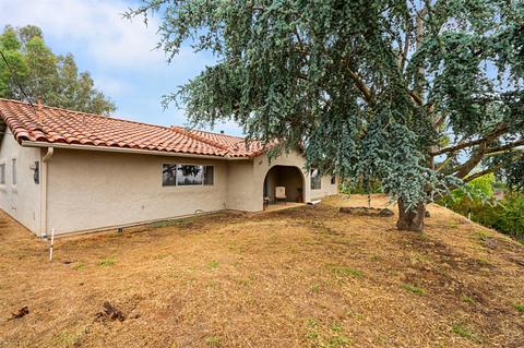 1933 E Msn, Fallbrook, CA 92028 photo 1