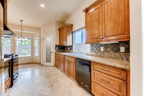 914 Olive Ave, Fallbrook, CA 92028 photo 9