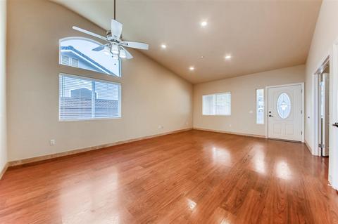 914 Olive Ave, Fallbrook, CA 92028 photo 2