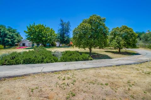 28580 Mountain Meadow Rd, Escondido, CA 92026 photo 2