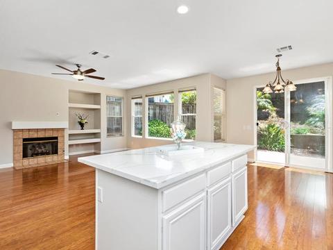1377 Enchante Way, Oceanside, CA 92056 photo 10