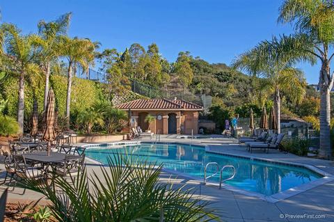 7037 Crane Ct, Carlsbad, CA 92011 photo 2