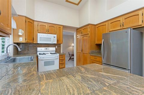 2196 Castilla Way, Oceanside, CA 92056 photo 10