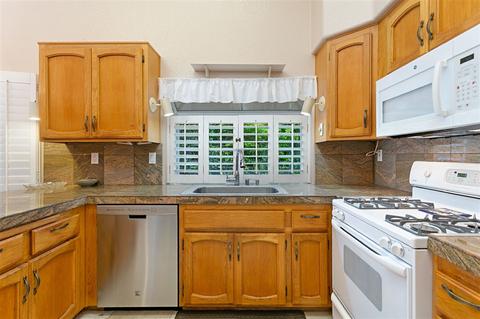 2196 Castilla Way, Oceanside, CA 92056 photo 11