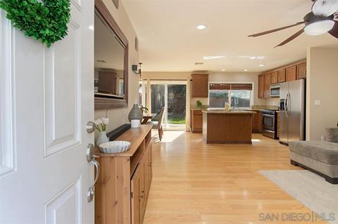 13003 Gate Dr, Poway, CA 92064 photo 5