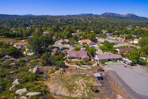 25118 Kerri Ln, Ramona, CA 92065 photo 4