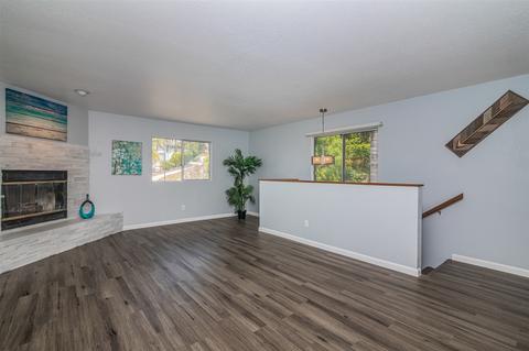 575 E Bobier, Vista, CA 92084 photo 2