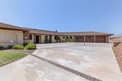 571 Lost Oak Ln, Escondido, CA 92025 photo 2