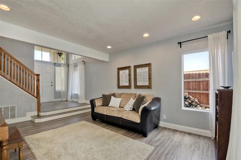 1688 Avenida Guillermo, Oceanside, CA 92056 photo 4